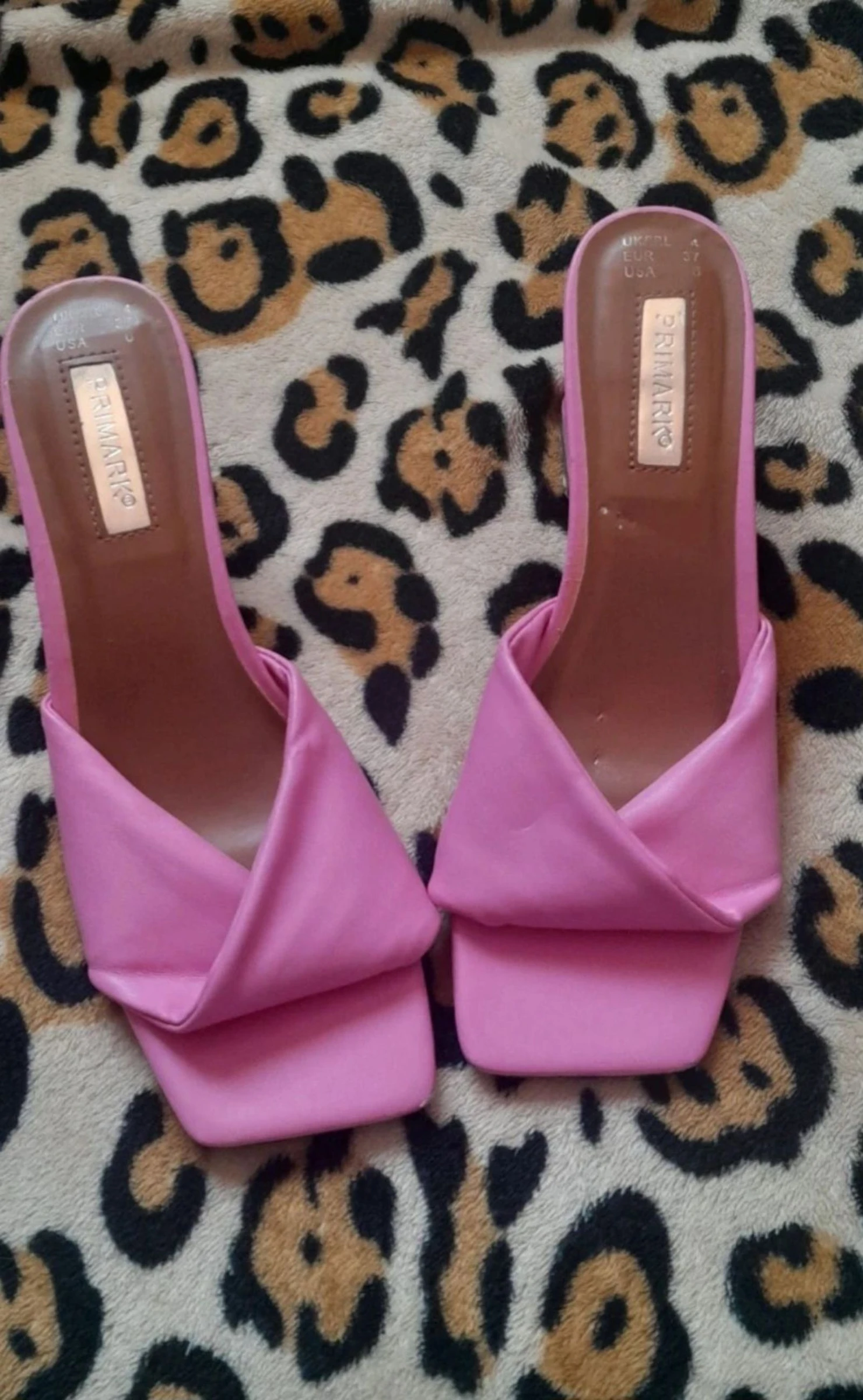 Sandalias de tacón rosas